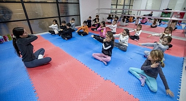 Karşıyakalı çocuklar ‘Neşeli Hareketler Kış Okulu’nu çok sevdi