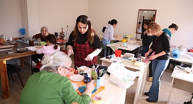 Kartepe’de Seramik Kursuna Büyük İlgi