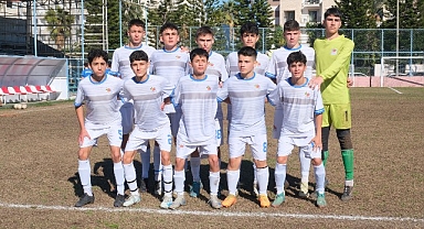 Kemer Belediye Merkez Spor evinde galip geldi