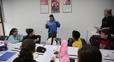 Konaklı çocuklar İngilizce Konuşma Kulübü ile dil becerilerini geliştiriyor