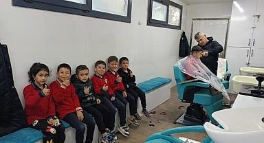Mobil kuaför tırı öğrencilerin hizmetinde