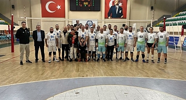 Nilüfer Belediyesi, Bursa Belediyeler Arası Voleybol Turnuvası’na zaferle başladı