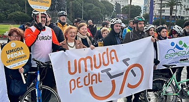 Pedallar daha fazla kabartmalı kitap için çevrildi