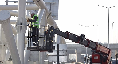Solaklar Kavşağı’nda 120 tonluk dev montaj