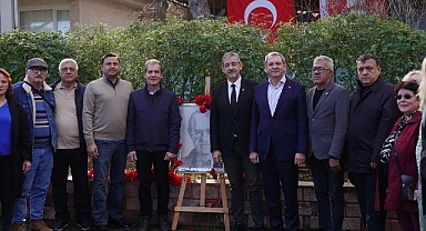 Uğur Mumcu Ayvalık’ta Evinin Önünde Anıldı