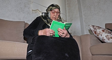 84 yaşındaki Ayşe Nine okuma yazmayı, Afrikalı Cisse Türkçe'yi ATASEM'de öğreniyor
