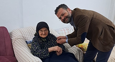 94 Yaşında Bir Cumhuriyet Sevdalısı: Halime Teyze CHP’ye Katıldı