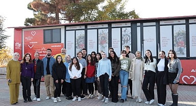 Akbank ‘Güzel Yarınlar Hareketi’ Deprem Bölgesindeki Gençlerin Yanında
