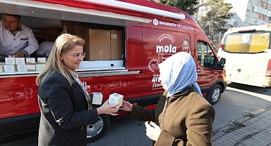 Başkan Ovalıoğlu’ndan Vatandaşlara Kandil Simidi İkramı