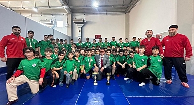Bayraklı Belediyesi Güreş Takımı İzmir şampiyonu oldu