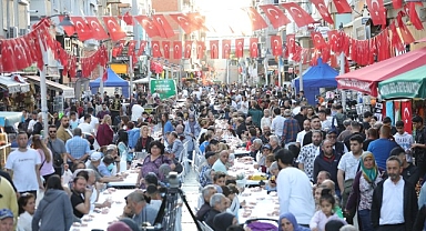 Bayraklı’da iftar sofraları ve Ramazan şenlikleri