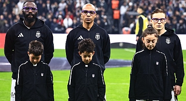 Beşiktaşlı Futbolcular Mor Gözlüklerle Sahaya Çıktı