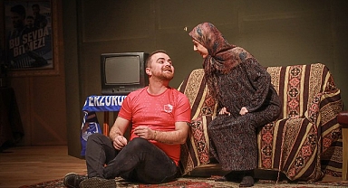 Bir Günde İki Oyun Sahnelendi
