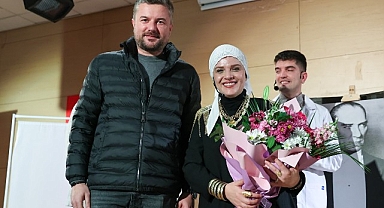 Buca’da sahnelenen Taksiratli Şekibe oyunu izleyenlerden tam not aldı