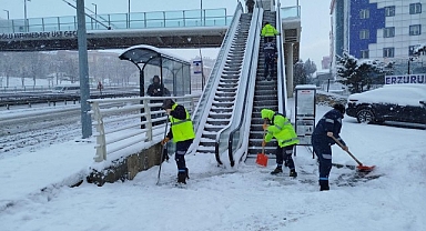 Büyükşehir 12 ilçede, tüm gücüyle sahada