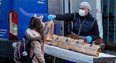 Büyükşehir’den miniklere beslenme paketi