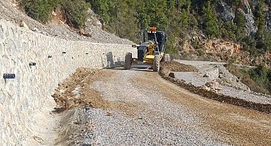Büyükşehir ekiplerinden Alanya yollarında çalışma
