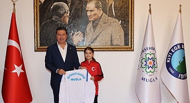 Büyükşehir Sporcusu Masa Tenisi’nde Dünya Dördüncülüğü’ne Yükseldi