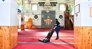 Çiğli’de İbadethanelere Ramazan Temizliği