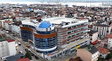 Derince Belediyesi hizmet binasında yoğun tempo