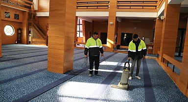 Dikili Belediyesi’nden Ramazan Ayı Öncesi Cami Temizliği