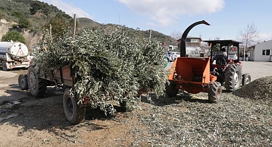 Edremit Belediyesi kompost makinesi ile organik gübre üretiyor