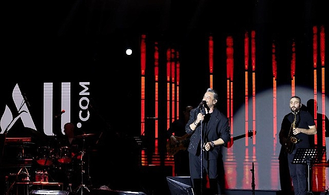 Emre Altuğ'dan Accor Türkiye’ye özel performans