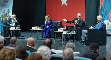 Gazetecilerin sorunları Konak’ta konuşuldu