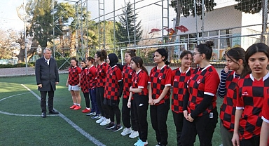 Güzelbahçe Belediyesi Kız Futbol Takımı'ndan iddialı başlangıç