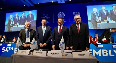 İstanbul için tarihi nitelikteki imza, TBB ve İBB Başkanı Ekrem İmamoğlu tarafından, Almanya’nın Frankfurt kentinde atıldı