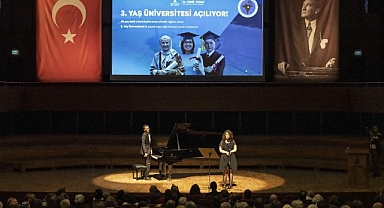 İzmir'de 60 yaş ve üzerindekiler üniversiteli oluyor