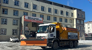 Kar dindi, Büyükşehir’in çalışması bitmedi