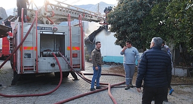 Kemer’de ev yangını