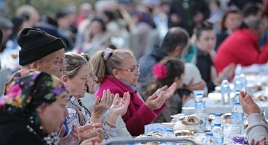 Konak Belediyesi Ramazan’da dayanışmayı büyütüyor