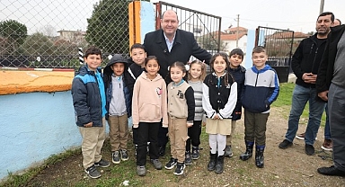 Menderes Belediye Başkanı İlkay Çiçek başlattığı mahalle ziyaretlerine devam diyor.