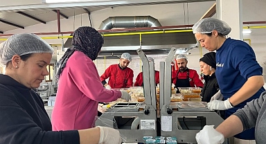 Menemen'in kazanlarında bereket ve dayanışma kaynıyor
