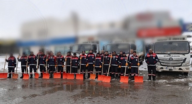 Nevşehir Belediyesi Sanayi Bölgesinde Kar Temizliği Yaptı