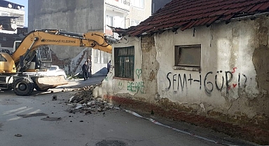 Osmangazi’de metruk bina temizliği