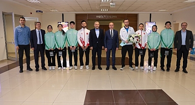 Selçuklu Belediyespor Kulübü’nün kick boks, judo ve bisiklet takımlarının başarılı sporcuları Selçuklu Belediye Başkanı Ahmet Pekyatırmacı’yı ziyaret etti