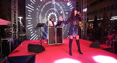 Sevginin günü Konak’ta Love Fest ile kutlandı