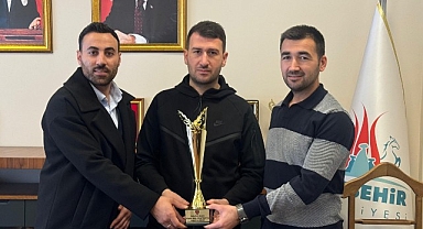 Türkiye İkincilik Kupasını Takdim Ettiler