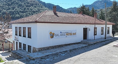 Antalya Büyükşehir Belediyesi'nin arı ve bal üreticilerine desteği sürüyor
