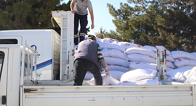 Antalya Büyükşehir'den üreticilere süt yem desteği