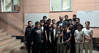 Başkan Altay, Teravih Sonrası Gençlerle Sohbet Etti, Esnafların Çay Davetine Katıldı
