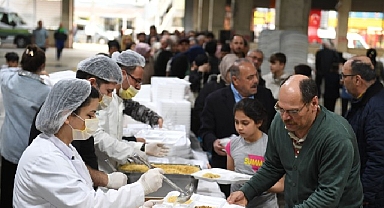 Başkan Aydın bin kişiyle aynı anda iftar verdi