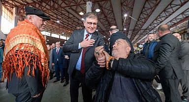 Başkan Cemil Tugay canlı yayında açıkladı İzmir Büyükşehir Belediyesi ramazanda destek ve dayanışmayı büyütüyor