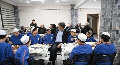Başkan Kocaman, Kur’an Kursu Öğrencileriyle İftar Yaptı