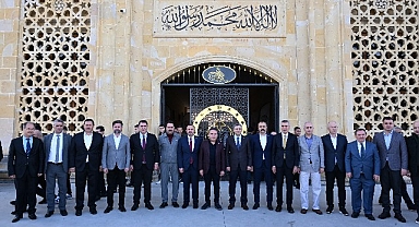 Başkan Muhittin Böcek vatandaşlarla bayramlaştı