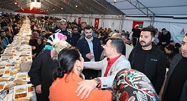 Başkan Rasim Arı, Binlerce Kişiyle İftar Yaptı