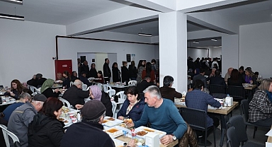 Başkan Şadi Özdemir aşevinde vatandaşlarla iftar yaptı